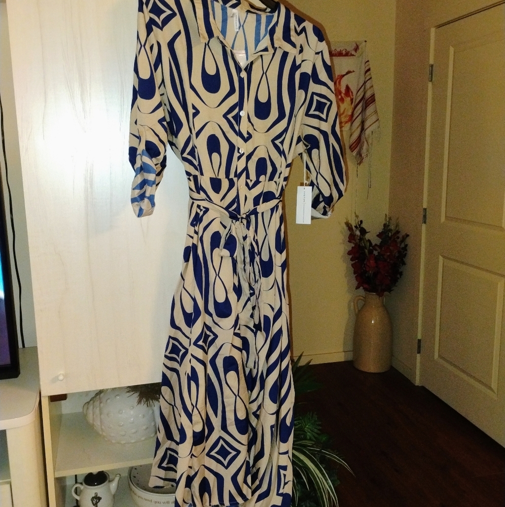WOMEN'S NWT BLUE AND CREAM COLOR DRESS PLUS SIZE BY TRULY 4 YOU